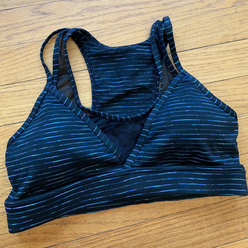 Sports bra with mesh